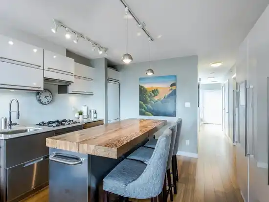 605 718 MAIN STREET, Vancouver BC V6A 0B1