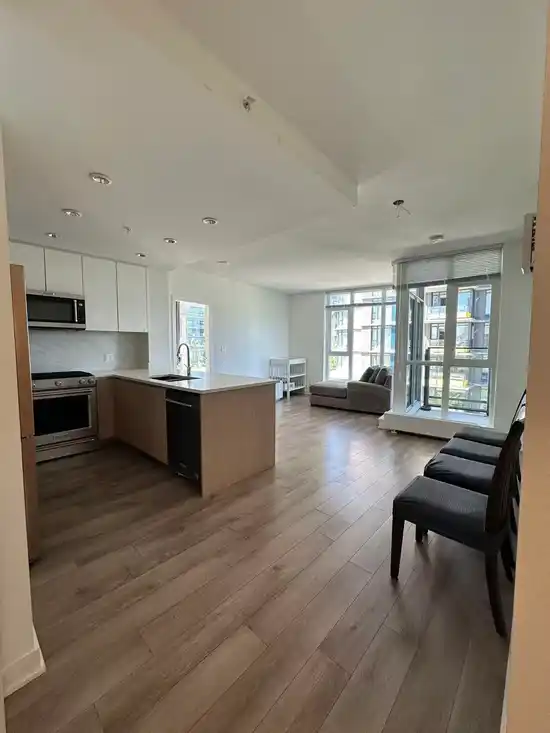 404 8940 UNIVERSITY CRESCENT, Burnaby BC V5A 0E7