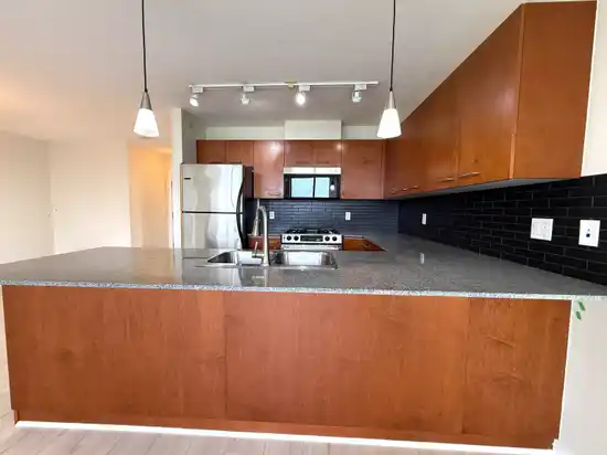 14XX 4333 CENTRAL BOULEVARD, Burnaby BC V5H 4X2