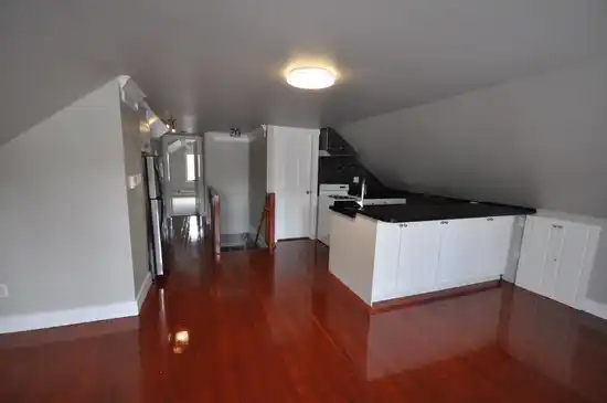 7505 KINGSWAY, Burnaby BC V3N 3C1