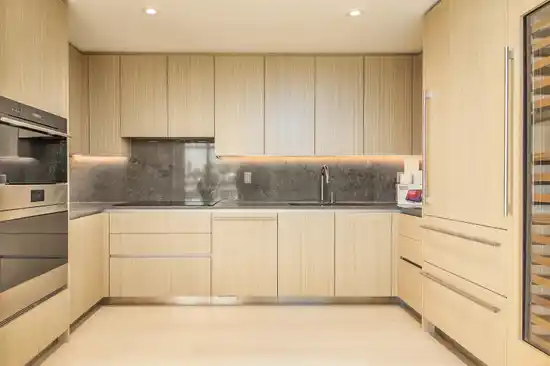 4** 785 HARBOUR WAY, North Vancouver BC V7P 0G3
