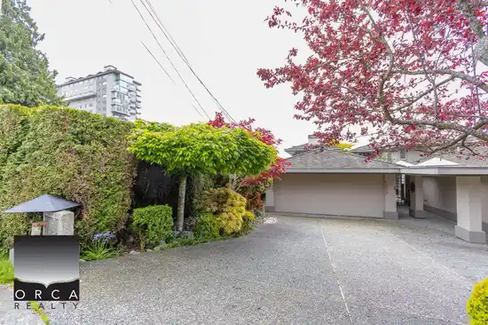 2424 BELLEVUE AVENUE, West Vancouver BC V7V 1E2