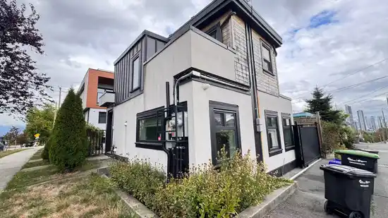 Laneway House 3202 E 5TH AVENUE, Vancouver BC V5M 1P3