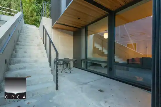 8885 LAWRENCE WAY, West Vancouver BC V7W 2T7