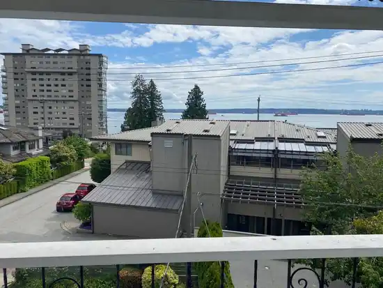 B 299 24TH STREET, West Vancouver BC V7V 4G9