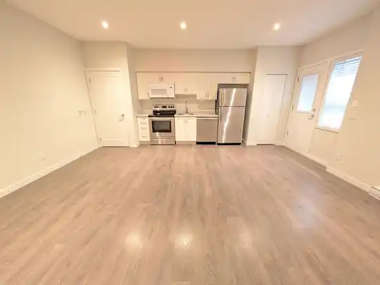 BSMT 165XX 103A AVE, Surrey BC V4N 6V4