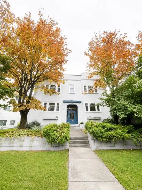 5 1086 W 10TH AVENUE, Vancouver BC V6H 1H8