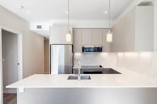 306 3588 HULL STREET, Vancouver BC V5N 4R9