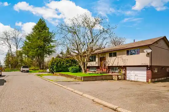 Main 19741 54A AVENUE, Langley BC V3A 3W4