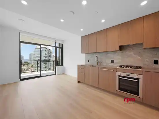 21xx 626 CLAREMONT STREET, Coquitlam BC V3J 0T1