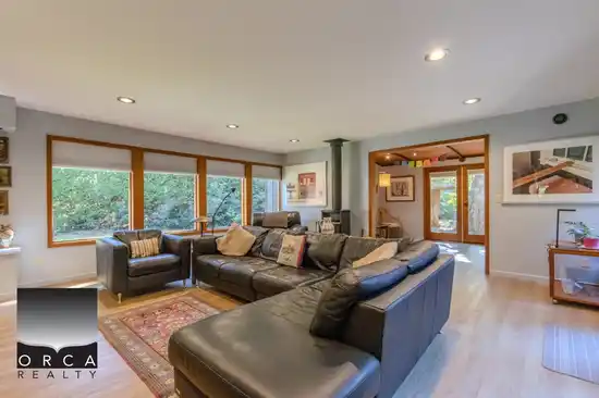 496 MELMORE ROAD, Bowen Island BC V0N 1G0