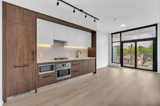 4XX 2729 KINGSWAY, Vancouver BC V5R 0M6