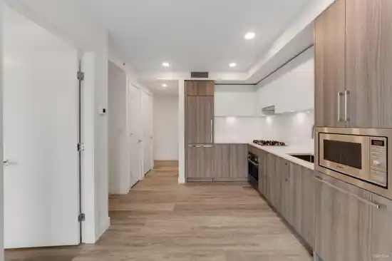 12XX 9675 KING GEORGE BOULEVARD, Surrey BC V3T 2V3