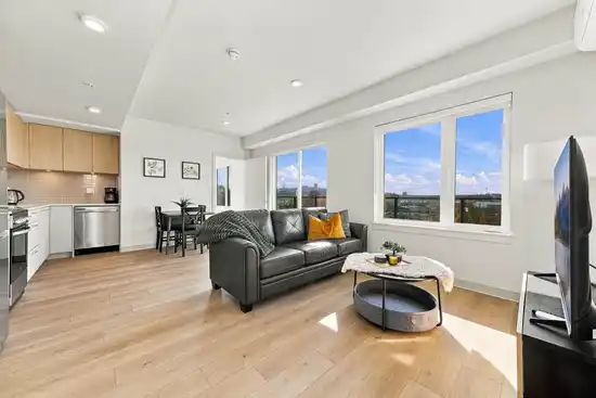 608 1529 OXFORD STREET, North Vancouver BC V7J 0G2