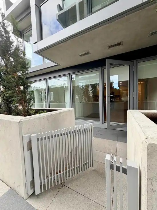 8120 OAK STREET, Vancouver BC V6P 0N2