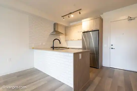 206 1012 AUCKLAND STREET, New Westminster BC V3M 0M3