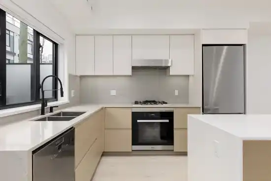 52 550 W 28TH AVENUE, Vancouver BC V5Z 2H1