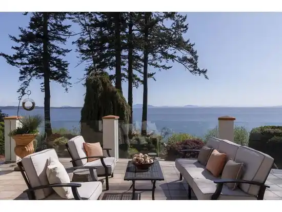 13464 13A AVENUE, White Rock BC V4A 1C4