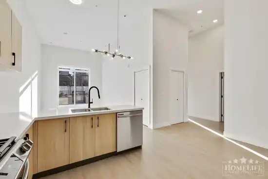 101 14858 60 AVENUE, Surrey BC V3S 0B5