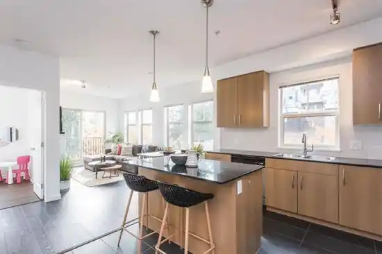 22290 NORTH AVENUE, Maple Ridge BC V2X 8Z8