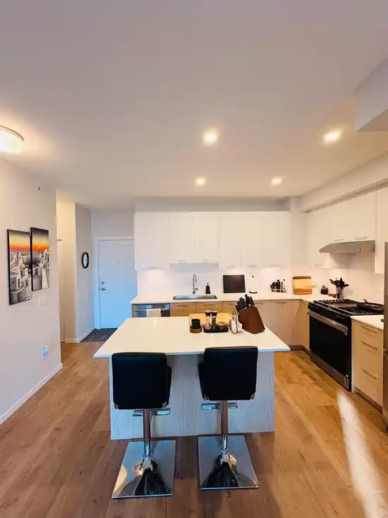 5th floor 3319 148 STREET, Surrey BC V4P 0J2