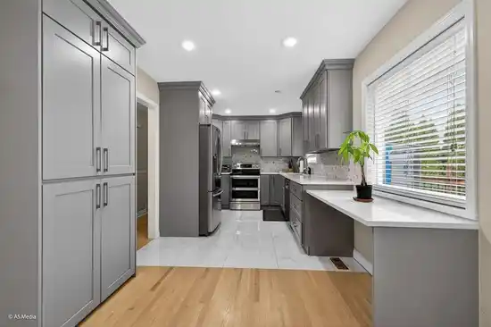 Upper 22939 128 AVENUE, Maple Ridge BC V2X 4R7