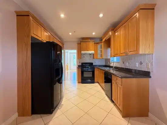 Upper-3021 E 29TH AVENUE, Vancouver BC V5R 1V9