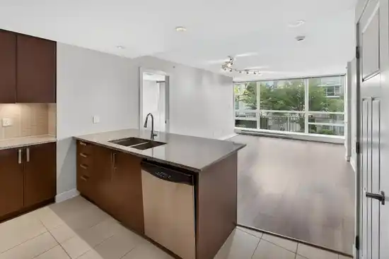 607 2978 GLEN DRIVE, Coquitlam BC V3B 0C3