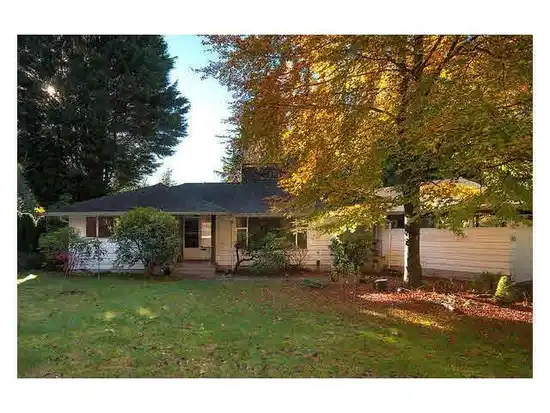 G/F 640 STEVENS DRIVE, West Vancouver BC V7S 1C9
