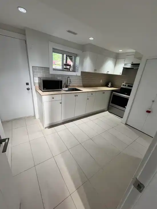 348 LAURENTIAN CRESCENT, Coquitlam BC V3K 1Y4
