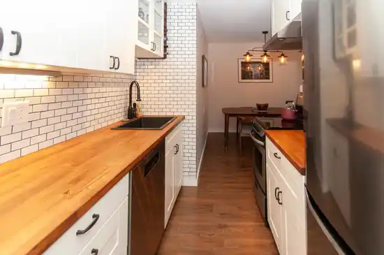 210 120 E 4TH, North Vancouver BC V7L 1H6
