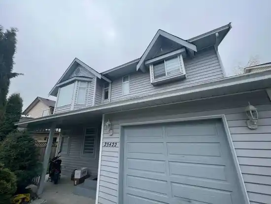 Upper 23422 SANDPIPER AVE, Maple Ridge BC V2X 9M3
