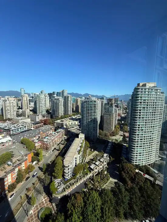 3305 193 AQUARIUS MEWS, Vancouver BC V6Z 2Z2