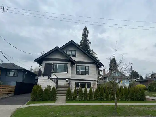 5xx E 9 STREET, North Vancouver BC V7L 2B5