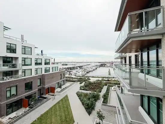 401 777 HARBOUR WAY, North Vancouver BC V7P 0G2