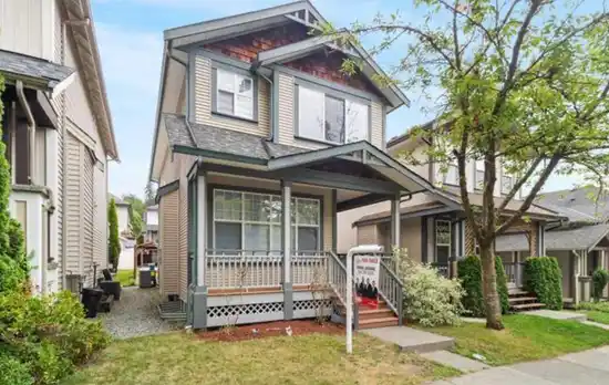 Upper 10320 243 ST, Maple Ridge BC V2W 1Y1