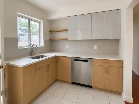 Upper 6717 BROADWAY, Burnaby BC V5B 2Y7