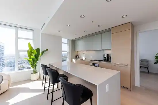 370X 1289 HORNBY STREET, Vancouver BC V6Z 0G7