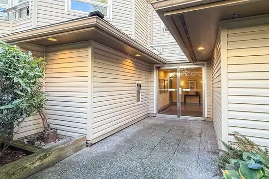 304 827 W 16TH, North Vancouver BC V7P 1R2