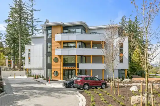 227 2635 KING GEORGE BOULEVARD, Surrey BC V4P 0H7