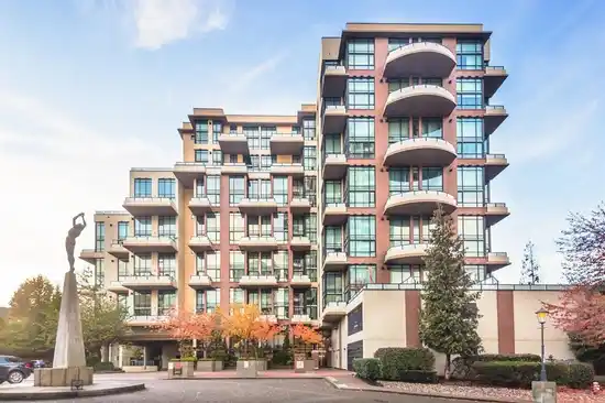 605 10 RENAISSANCE SQUARE, New Westminster BC V3M 7B1