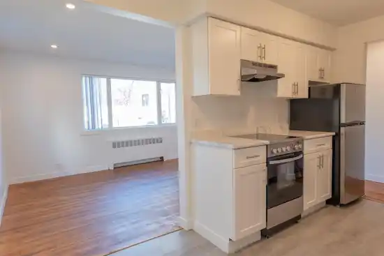102 2185 OXFORD STREET, Vancouver BC V5L 1E8