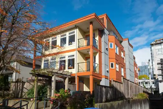 304 152 E 12TH STREET, North Vancouver BC V7L 2J4