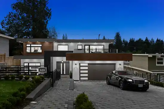 929 CANYON BOULEVARD, North Vancouver BC V7R 2J9