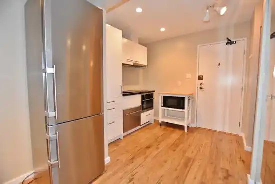 203 1950 W 8TH AVENUE, Vancouver BC V6J 1W3