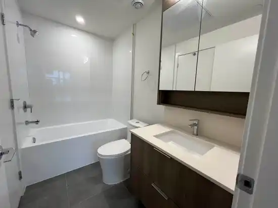 E609 10828 139A STREET, Surrey BC V3R 0H3