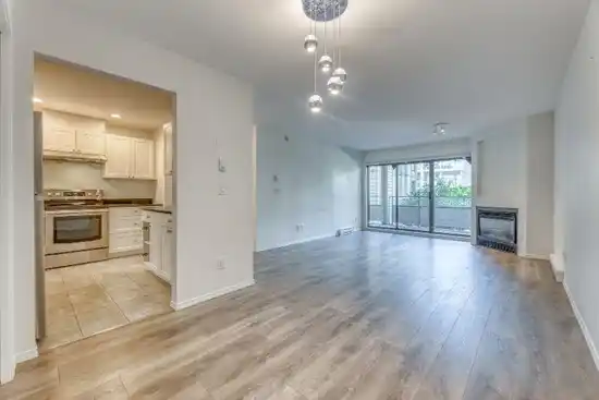 210 2915 GLEN DRIVE, Coquitlam BC V3B 7H8