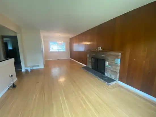 7635 10TH AVENUE, Burnaby BC V3N 2S1