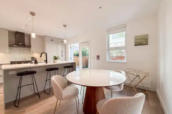 113 515 E 2ND STREET, North Vancouver BC V7L 1E1