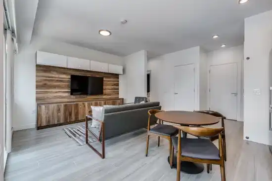 206 1168 PENDRELL, Vancouver BC V6E 1L4